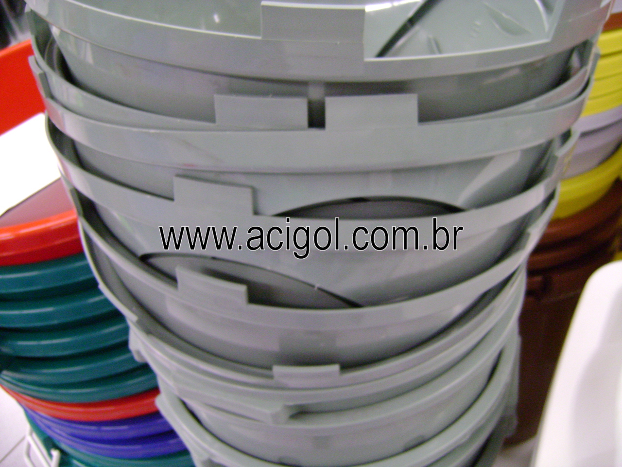 lixeira basculante 64 litros-Foto Acigol Recife 81 34451782